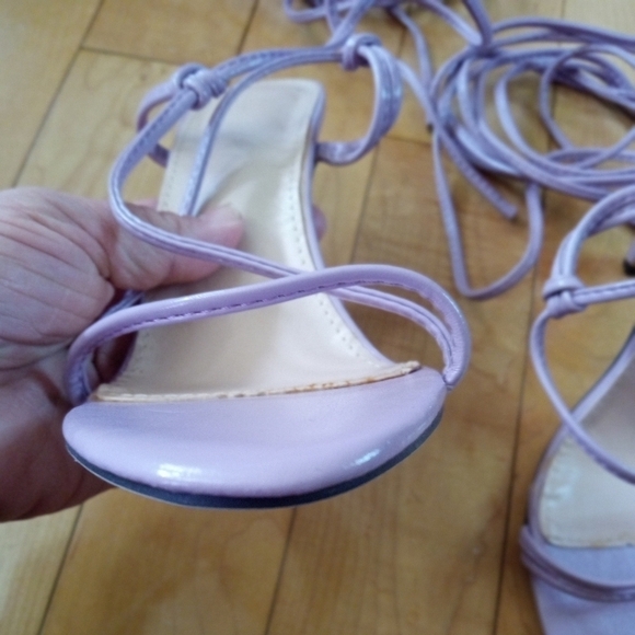 Lavender strappy stiletto heels that wrap around the leg - Picture 6 of 6